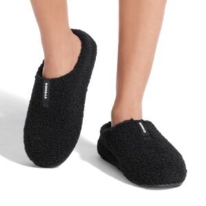 Bombas Black Sunday Faux Fur Slippers